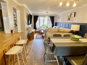 Lounge/Diner- click for photo gallery